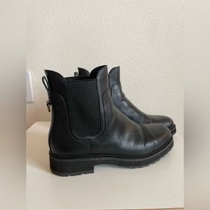 Like New Cole Haan Womens Black Leather Ankle Chelsea Boots size 9